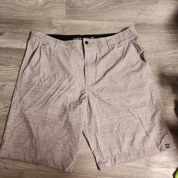 Free Planet Tan Shorts Size 38 Four Way Stretch Heather Back Zip Pocket - Picture 1 of 10